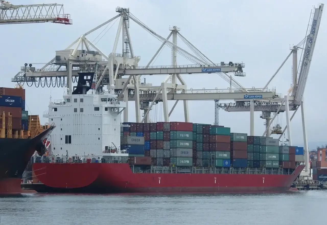 M/V EF EMMA